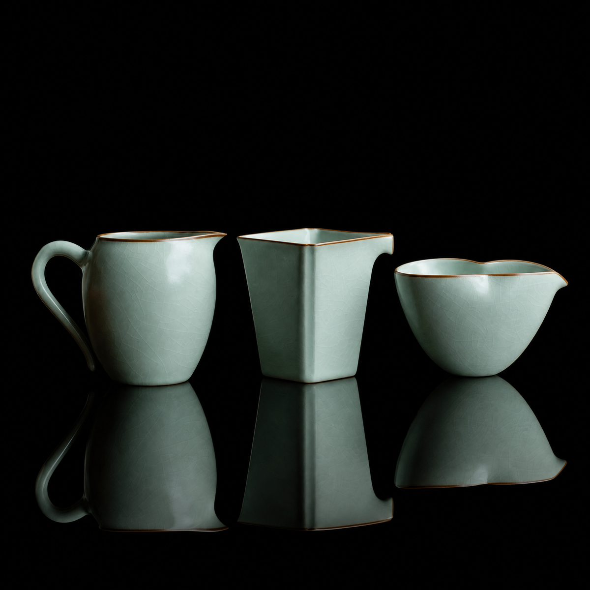 Ru-Style Crackle Tea Pitcher (Gong Dao Bei)
